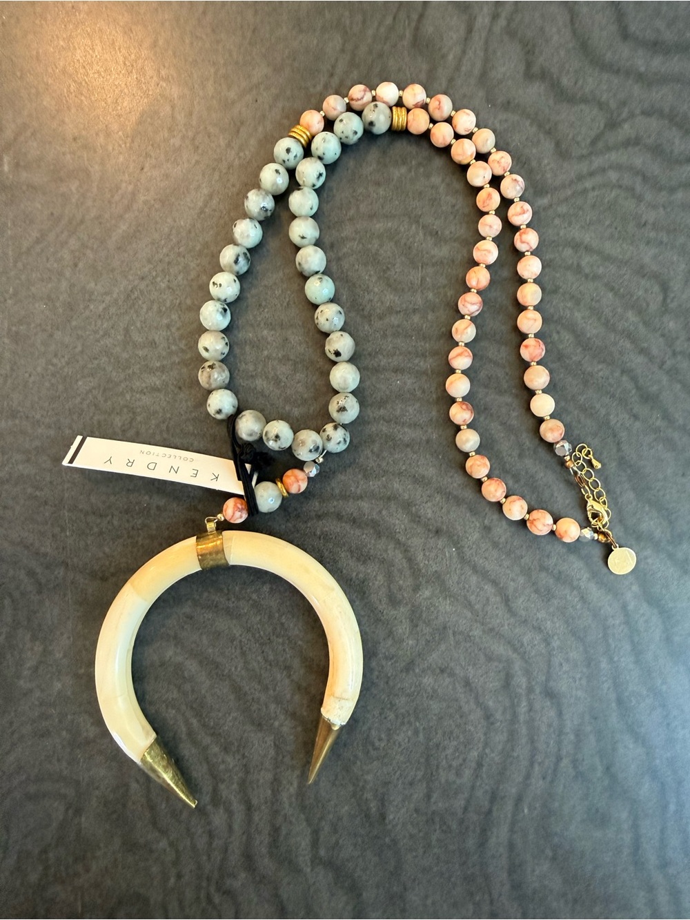 Two-Tone Beaded Horn Pendant Necklace - Pink & Gray